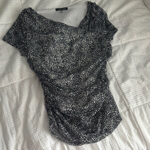 Cable & Gauge Black and White Patterned Short Sleeve Top